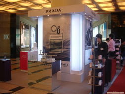 商場(chǎng)展柜與展示道具 設(shè)計(jì)、制作與維護(hù)全流程解析